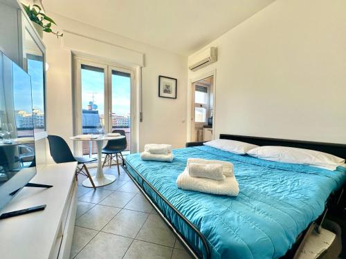 Chic Studio con Cucina Indipendente e Terrazzino