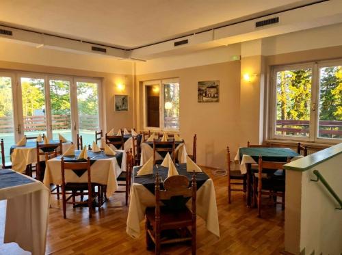 a restaurant with tables and chairs in a room at Garni Pirata in Cavareno