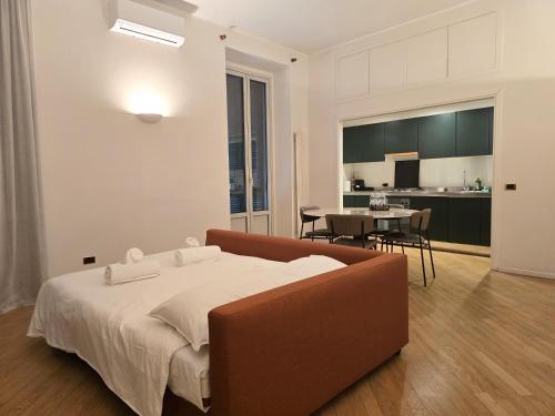 YR Apartments - Duca D'Aosta - 3 Min Walk to Central Station