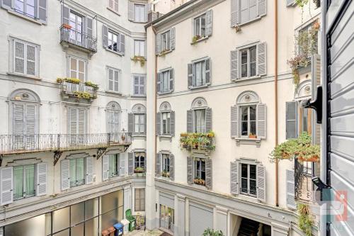 BER14 Elegant, Bright Apartment in Central Milan