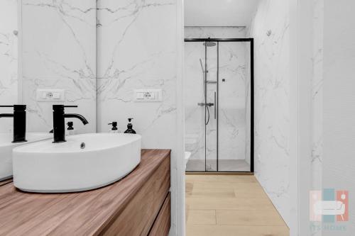 BER14 Elegant, Bright Apartment in Central Milan