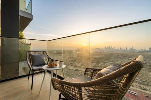 Luxe JVC Studio with Skyline Views, Pool and Gym