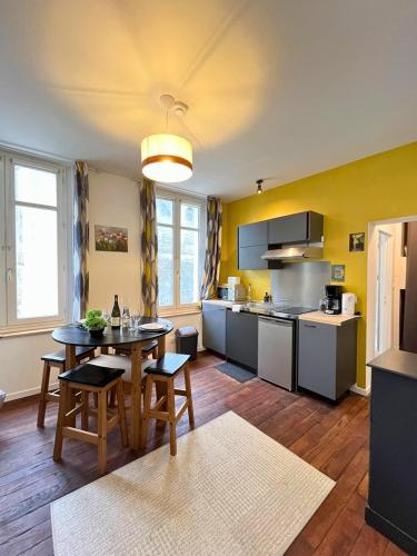 a kitchen and dining room with a table and chairs at T2 Amboise avec vue sur le Château Royal in Amboise