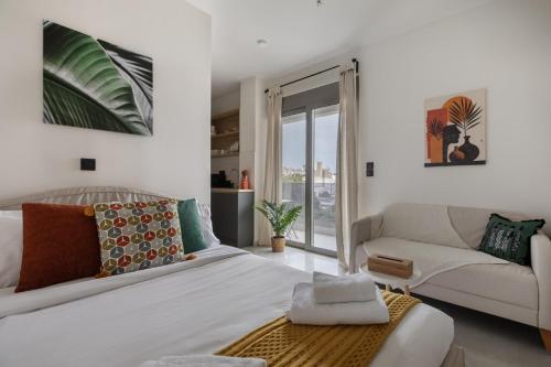 Oraya Chic Studio with Balcony in Athens