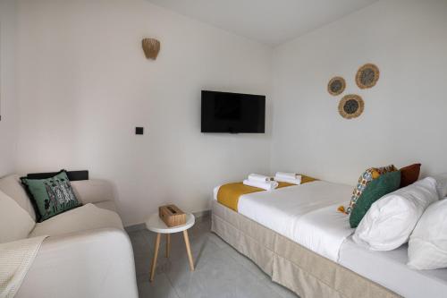 Oraya Chic Studio with Balcony in Athens
