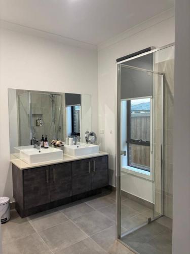 a bathroom with two sinks and a shower at Urban Pause - Donnybrook in Donnybrook