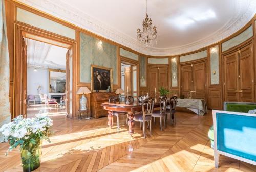 Wagram Luxury Palace