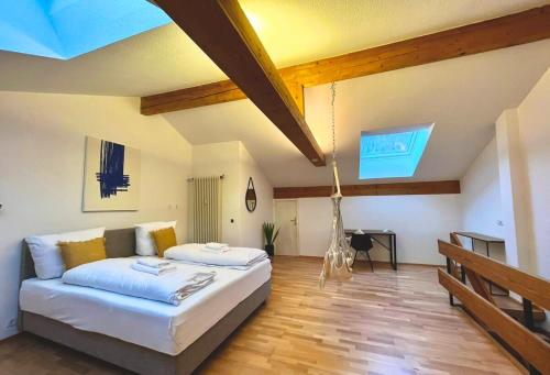 a room with a bed and a desk in it at Ferienwohnung Steinbock mit Bergblick in Bayrischzell