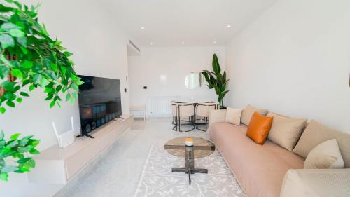 New 2BR · Sunny Balcony · Jardins Carthage