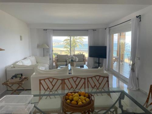 Luxury beachfront - 4 double rooms 3 bathrooms