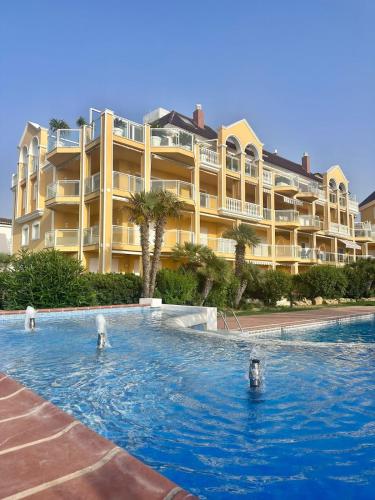 Luxury beachfront - 4 double rooms 3 bathrooms