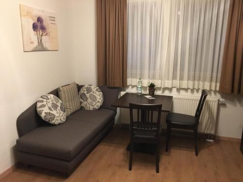 a living room with a couch and a table at Gästehaus am Lindenhain in Erding