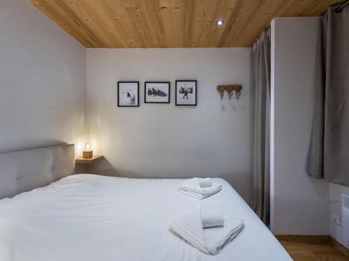 Chalet en duplex exposé sud avec cheminée à Méribel