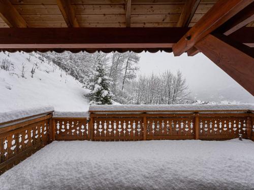 Chalet en duplex exposé sud avec cheminée à Méribel