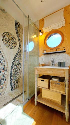 a bathroom with a sink and a shower at Boutique Loft "Mrs Green" im Thayatal, Tiny Haus in Drosendorf Stadt