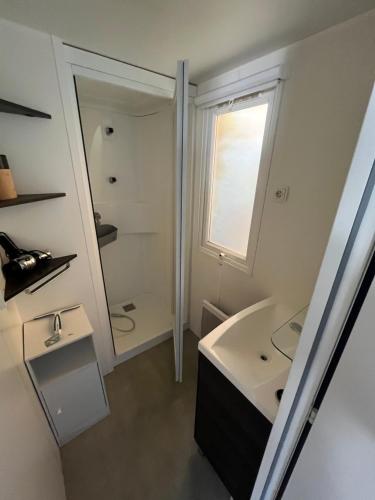 a bathroom with a sink and a mirror at VI05 Village 05 in Vias