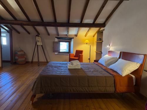 a bedroom with a large bed in a room at Campanile N1 in Montemerano