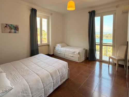 a bedroom with a bed and a window with a view at Terrazza Portovenere in Le Grazie