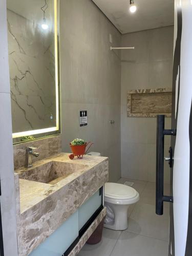a bathroom with a sink and a toilet at Recanto Chaparral in Aragoiânia
