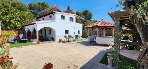 Villa in Valencia's natural park