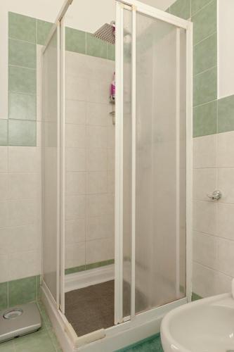 a shower with a glass door in a bathroom at Lore Sole in Caluso