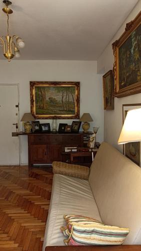 a living room with a couch and a painting on the wall at Shvili en Palermo in Buenos Aires