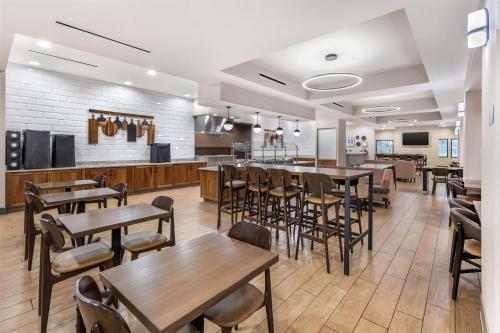 Drury Plaza Hotel Columbus Downtown — Restaurant/places to eat