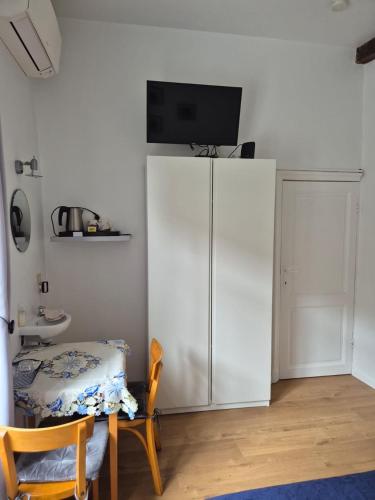 Televisor o centre d'entreteniment de Guest house Adonis