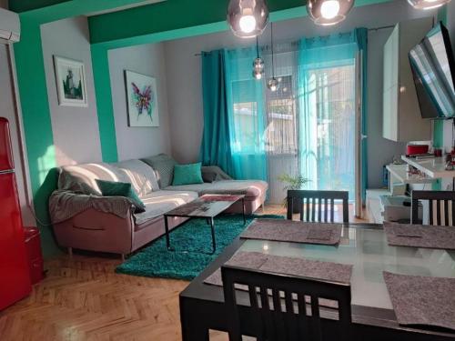 Kristijan Apartment Sleeps 3 with Garden
