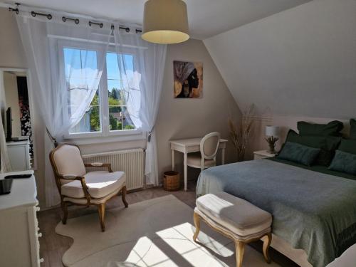 a bedroom with a bed and a window at Ancenis Suite Rooms in Ancenis