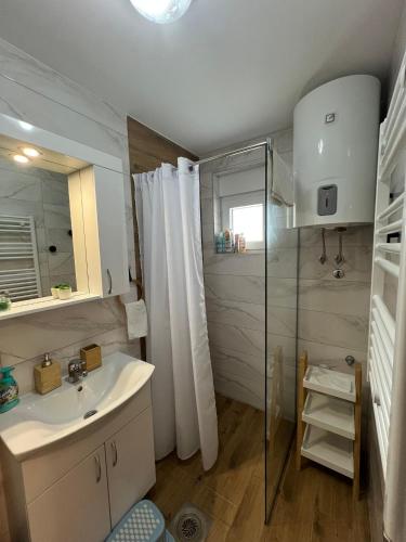 a bathroom with a sink and a shower at Green Peak in Divčibare