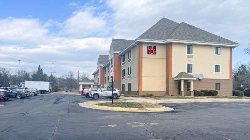 a building with the letter k on it in a parking lot at Studio 6 Chantilly VA Washington Dulles Airport in Chantilly