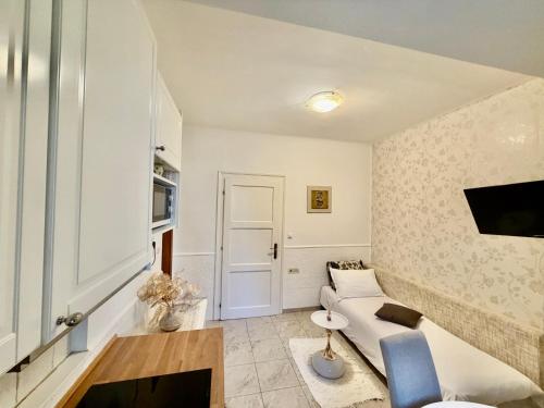 a living room with a couch and a tv at Guesthouse Villa Vice in Split