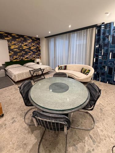 Glass & Charme - Central Suite photo 9