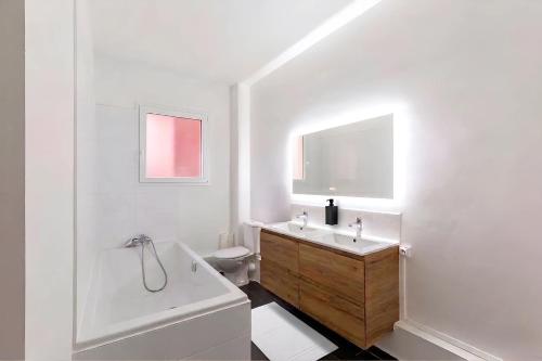 Spacious 3BR - Sleeps 10 - Trocadero
