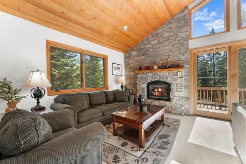 a living room with a couch and a fireplace at The Wildwood Lodge in Tahoe Vista