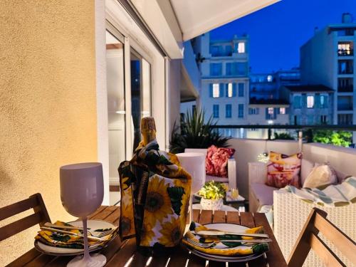 Studio Palais des Arts terrasse cosy parking prive 150m plage clim wifi
