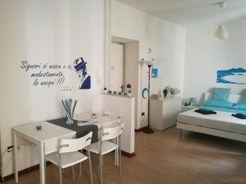 Napoli historic centre, Blue Marine House