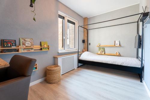 a small bedroom with a bed and a window at Hoek de luxe in Zoetermeer