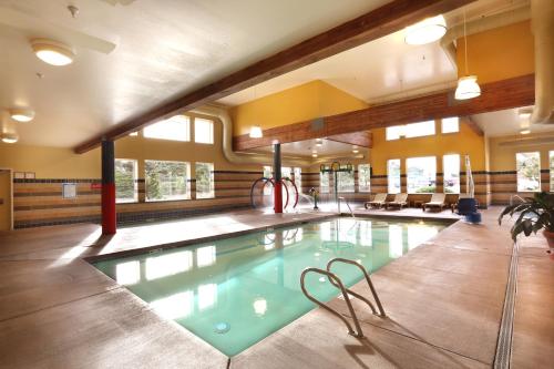 Bazén v ubytování Driftwood Shores Resort nebo v jeho okolí