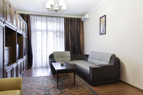 Uma área de estar em Apartment on Khreschatyk 21