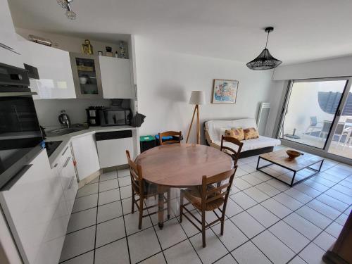 T2 Rénové avec Terrasse à 200m de la Plage, Proche Commerces - Les Sables-d'Olonne