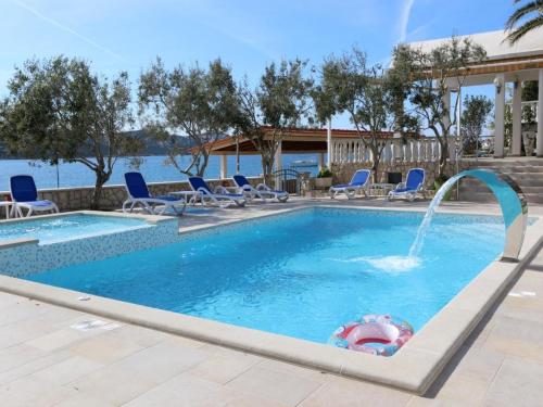 Stara Novalja Apartment with Big Terrace