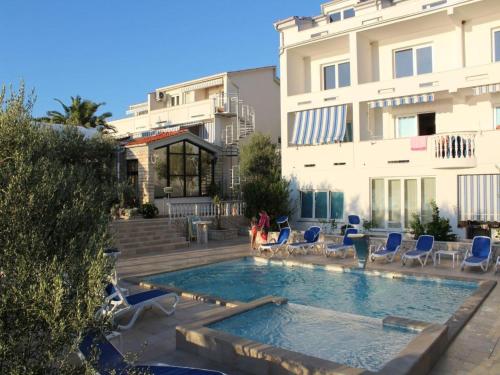 Charming Seaside Apartment for 4