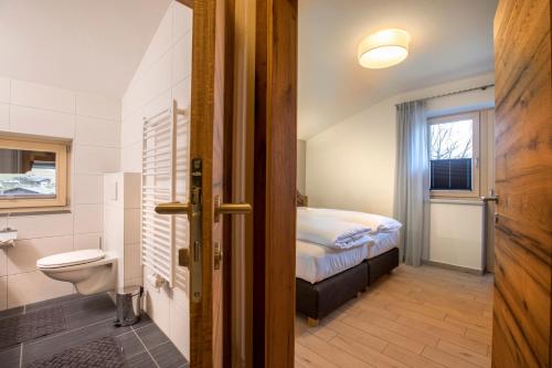 a bathroom with a bed and a toilet in a room at Appartement Nanske in Kaprun
