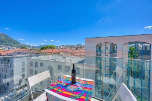 Attico al Parco: Penthouse in Lugano | Balcony, A/C & 2 min from Lake - Happy Rentals
