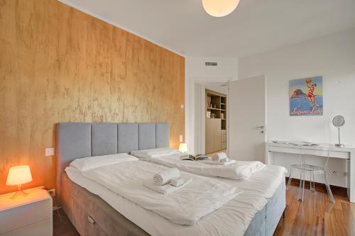 Attico al Parco: Penthouse in Lugano | Balcony, A/C & 2 min from Lake - Happy Rentals