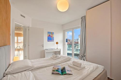 Attico al Parco: Penthouse in Lugano | Balcony, A/C & 2 min from Lake - Happy Rentals