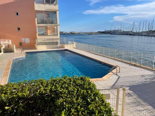 Studio - Bellevue agréable toutes saison 4 couchages - climatisation - parking privé - piscine sur mer - vue magnifique et rare - situation optimum - les argonautes - Ile des pêcheurs - Cap d'Agde