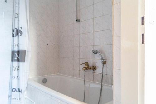 Pleasant 4 private rooms in shared Apartment- Ideal for short & Longstays